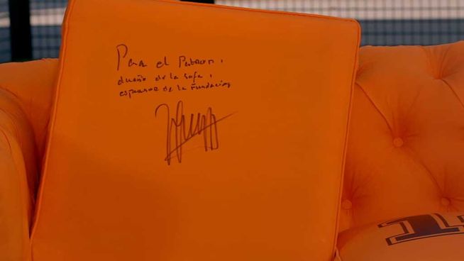 ¿Cómo participar en las subastas benéficas de los sofás de ‘Viajando con&nbsp;Chester’?